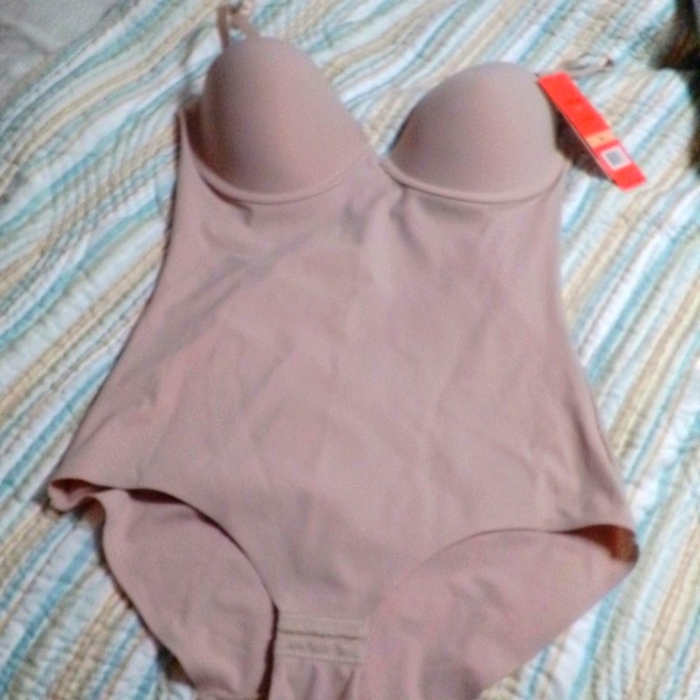 Shaping bodysuit